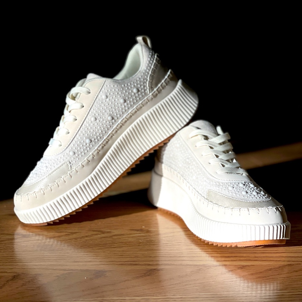 NEW Nicole Miller Brita Pearl Sneakers